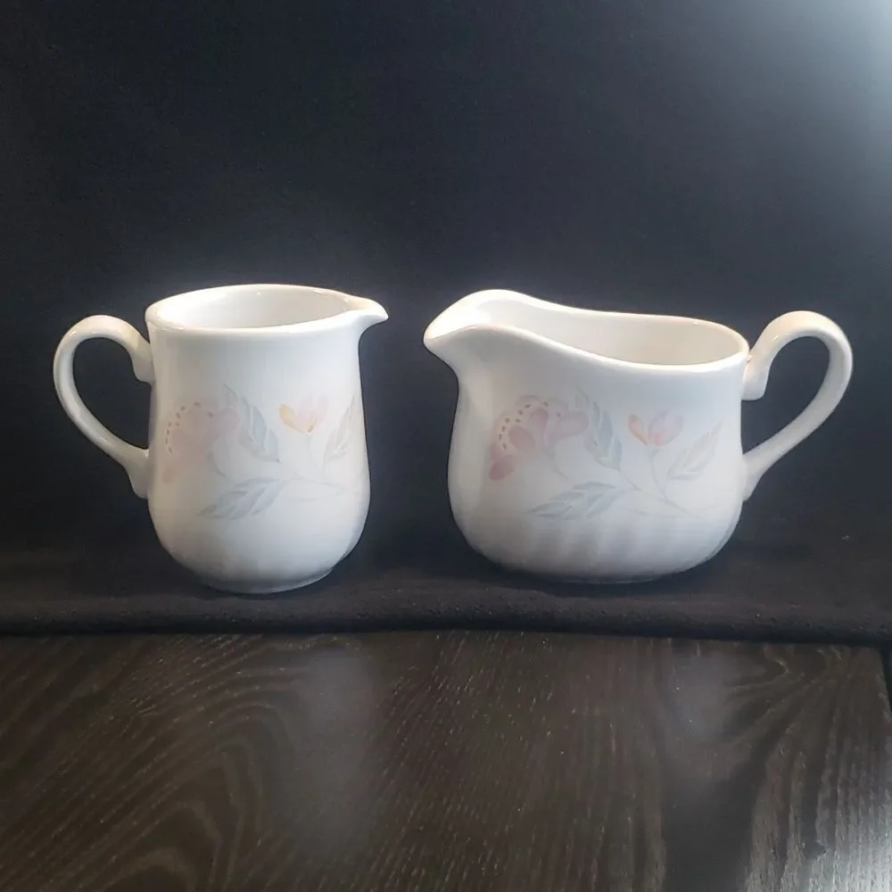 2 Pc Set Corelle Pink Trio Creamer and Gravy Boat